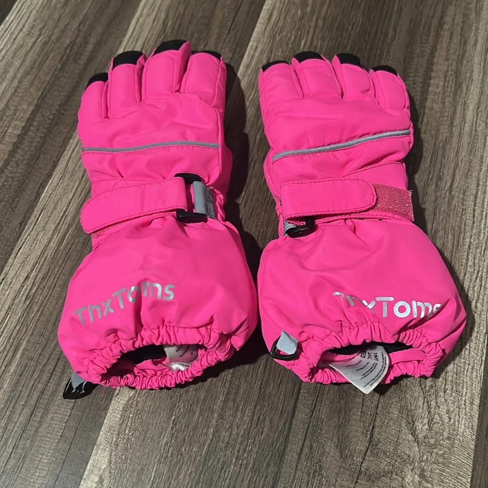Brand new girls size 7-10 ThxToms gloves